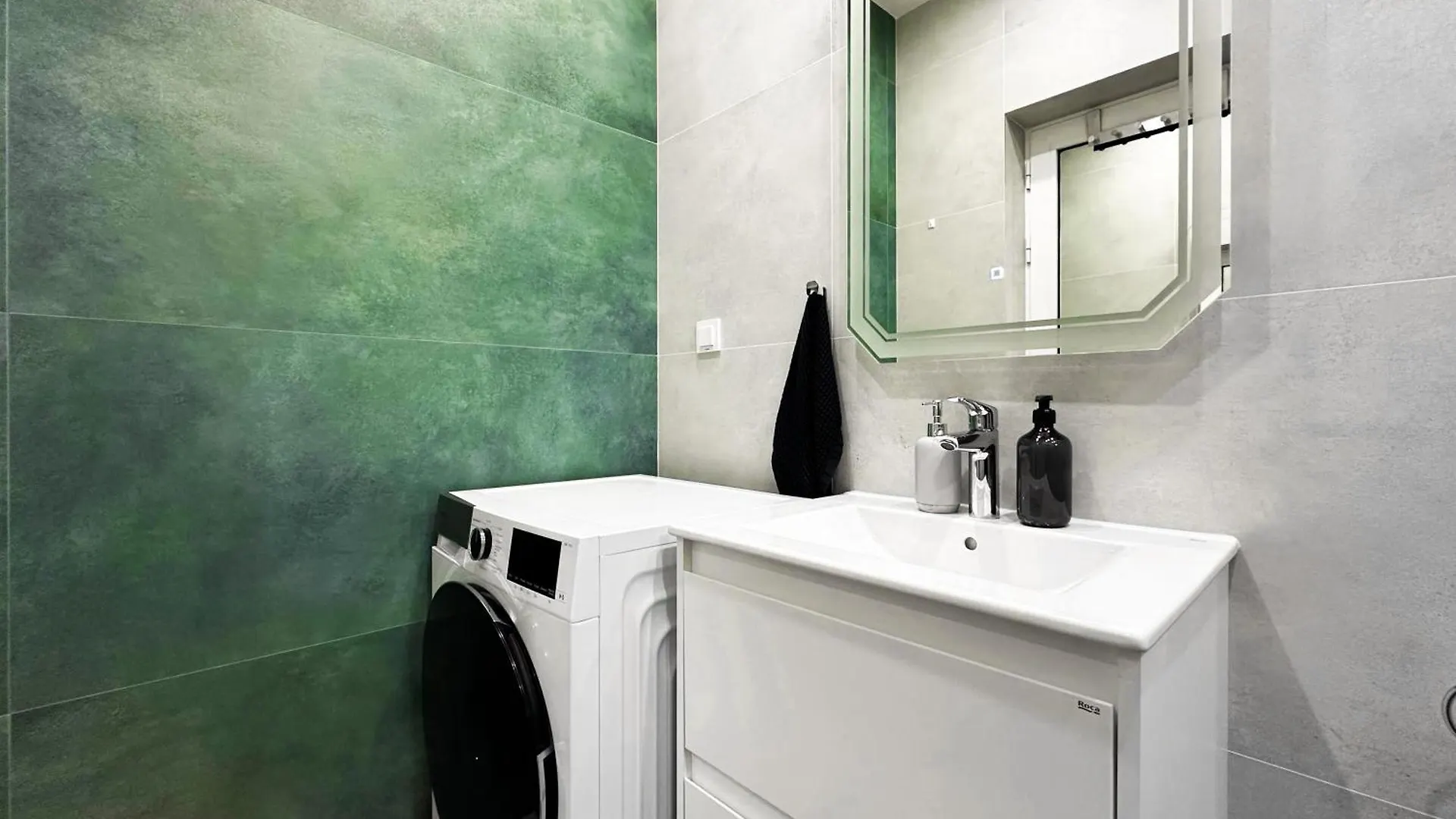 Apartment Large 2-Br Retreat, Walk To Sofias Top Spots